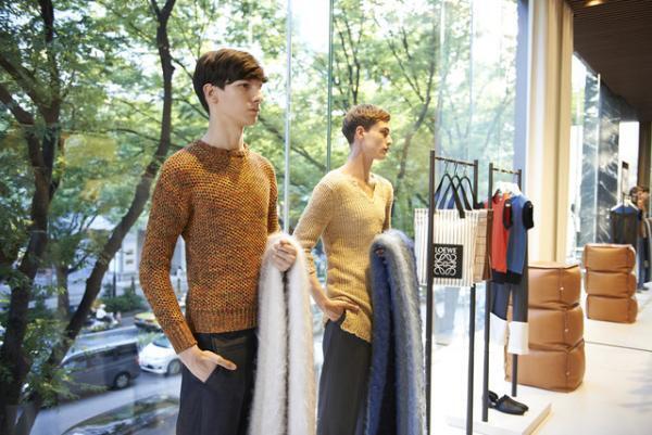 新生ロエベ世界初店舗、表参道にオープン。JWアンダーソン作る時空融合ショップ