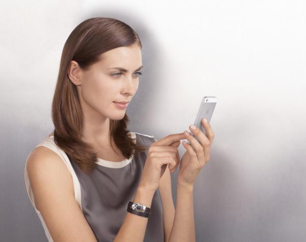 UV対策アプリ連動、日差し計測ブレスレットJUNE発売