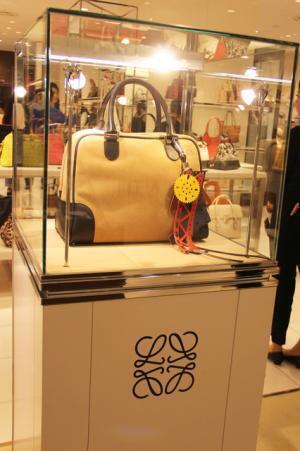 JWアンダーソンによる新ロエベ、伊勢丹でも発売。客層ガラリと変化