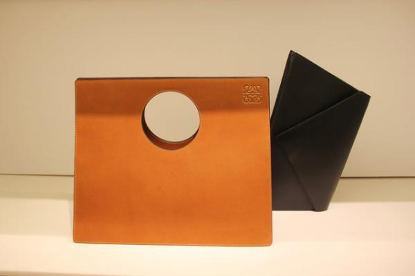 JWアンダーソンによる新ロエベ、伊勢丹でも発売。客層ガラリと変化