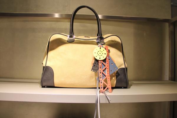 JWアンダーソンによる新ロエベ、伊勢丹でも発売。客層ガラリと変化