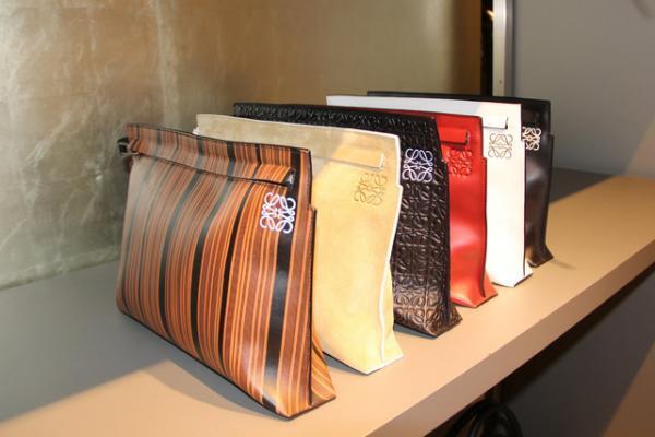 JWアンダーソンによる新ロエベ、伊勢丹でも発売。客層ガラリと変化