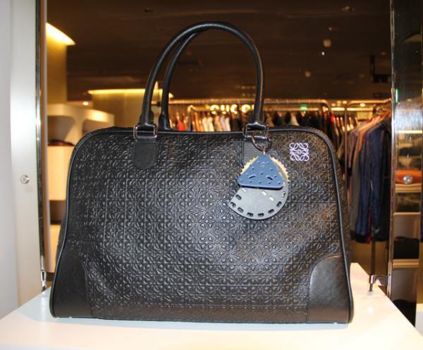 JWアンダーソンによる新ロエベ、伊勢丹でも発売。客層ガラリと変化