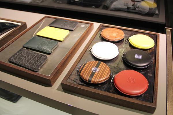 JWアンダーソンによる新ロエベ、伊勢丹でも発売。客層ガラリと変化