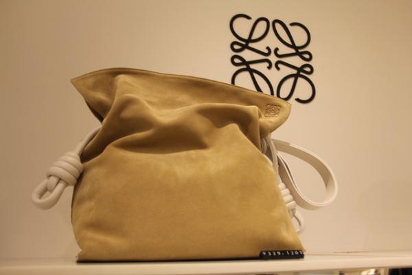 JWアンダーソンによる新ロエベ、伊勢丹でも発売。客層ガラリと変化