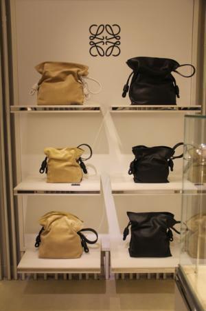 JWアンダーソンによる新ロエベ、伊勢丹でも発売。客層ガラリと変化