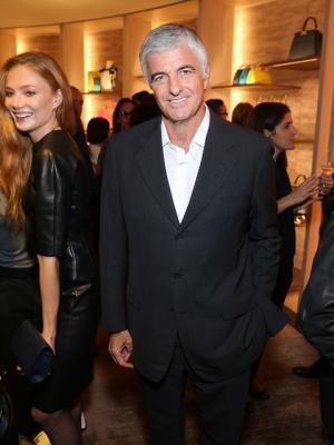 ファーで出来たカール・ラガーフェルド、フェンディから登場