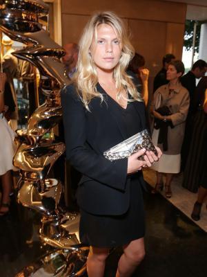 ファーで出来たカール・ラガーフェルド、フェンディから登場