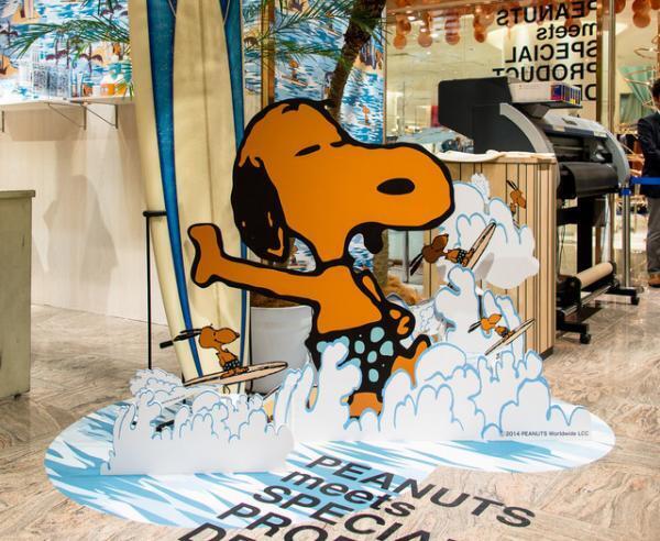日焼けしたスヌーピーが新宿伊勢丹に大集合