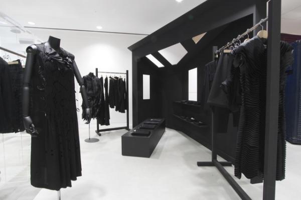ノワール・ケイニノミヤが伊勢丹に限定出店。“着てドキドキする黒”