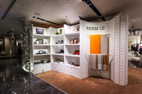 新宿伊勢丹のエルメスがリニューアル。漫画を横山裕一、会場設計を中山英之が手がける