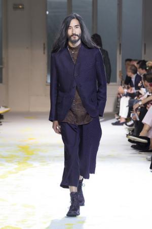 孤独なストーリーから導き出した、ヨウジヤマモトのグランジ【15SSメンズ】