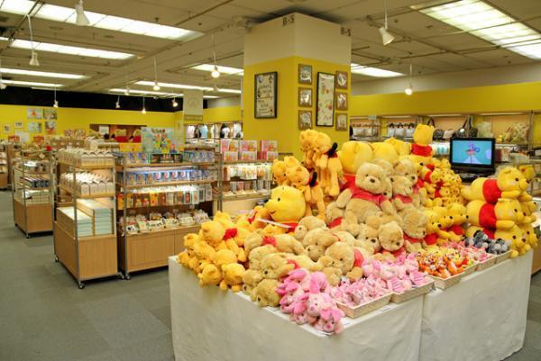 松屋銀座、くまのプーさん展スタート。ディズニー秘蔵の初公開資料など400点展示