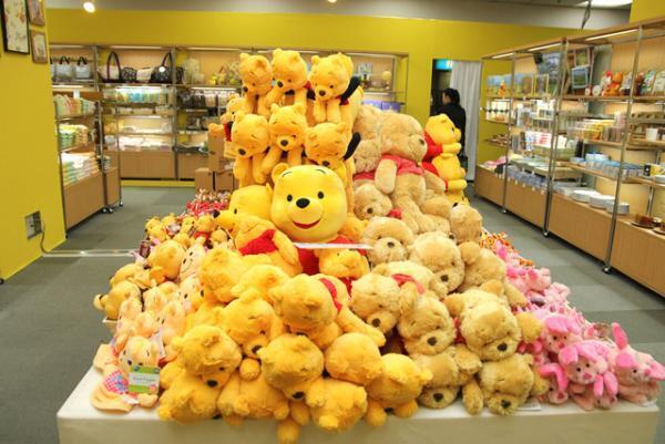 松屋銀座、くまのプーさん展スタート。ディズニー秘蔵の初公開資料など400点展示