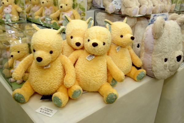 松屋銀座、くまのプーさん展スタート。ディズニー秘蔵の初公開資料など400点展示