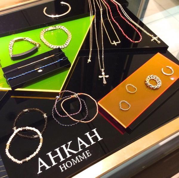 アーカーオムが新宿伊勢丹に登場。ブライダルや“ダイヤモンド泥棒”も紹介