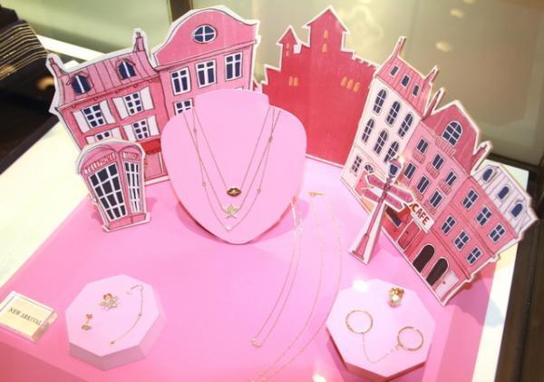 アーカーオムが新宿伊勢丹に登場。ブライダルや“ダイヤモンド泥棒”も紹介