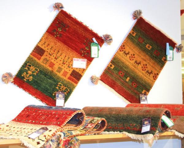 新宿伊勢丹、ペルシャ絨毯の伝統美を紹介。サヘル・ローズトークショーも