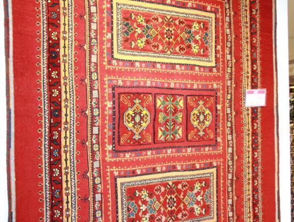 新宿伊勢丹、ペルシャ絨毯の伝統美を紹介。サヘル・ローズトークショーも