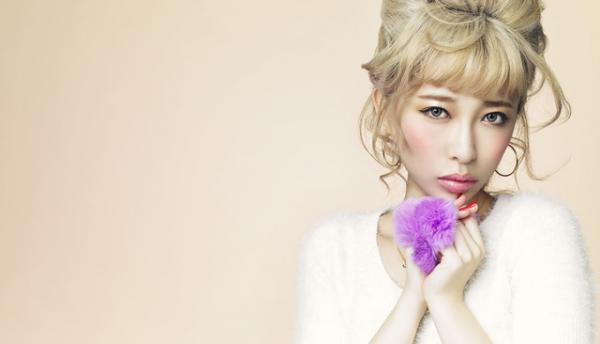 加藤ミリヤ×イセタンミラーのコラボメイクキットが発売開始！ 初日はミリヤ本人もお忍びで来店