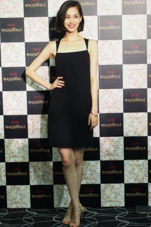 水原希子が投げキッス！新・資生堂マキアージュ、女度アップのルージュ発売