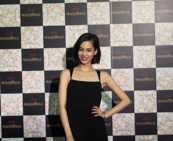 水原希子が投げキッス！新・資生堂マキアージュ、女度アップのルージュ発売