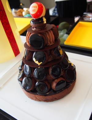 パレスホテル東京、クリスマスケーキお披露目。サンタ帽やツリーが食べられる