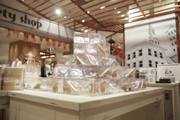 新宿伊勢丹にSPURの街が誕生。オズワルド、ボビー・ダズラーが旅に誘う