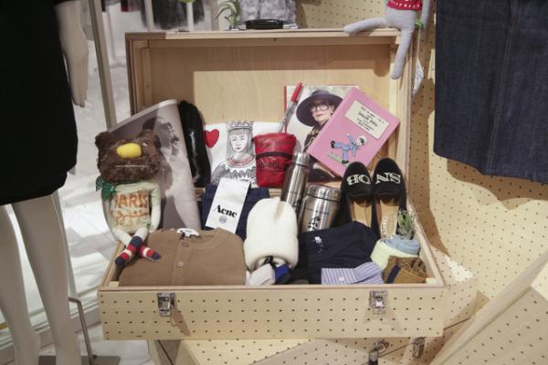 新宿伊勢丹にSPURの街が誕生。オズワルド、ボビー・ダズラーが旅に誘う