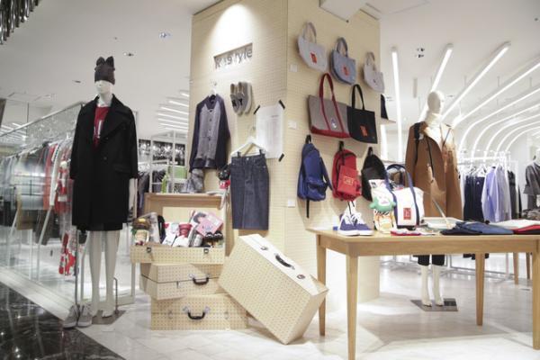 新宿伊勢丹にSPURの街が誕生。オズワルド、ボビー・ダズラーが旅に誘う