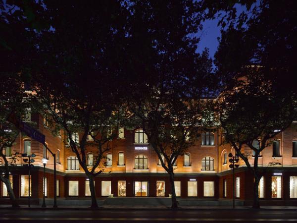 上海にメゾンエルメス出店。オープン記念展覧会は「エルメスの馬」