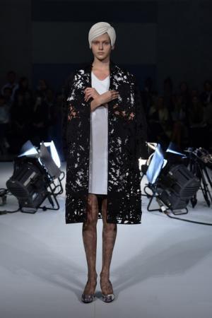 アンリアレイジ、初のパリコレで光で変わる服発表。ファッション界に一石を投じたい【15SSウィメンズ】