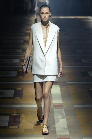 125周年のランバンは“何でもないこと”がすべて【15SSウィメンズ】