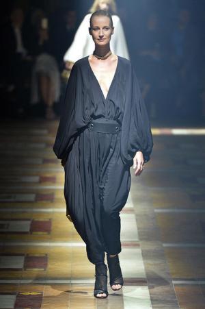 125周年のランバンは“何でもないこと”がすべて【15SSウィメンズ】