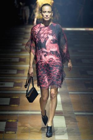 125周年のランバンは“何でもないこと”がすべて【15SSウィメンズ】