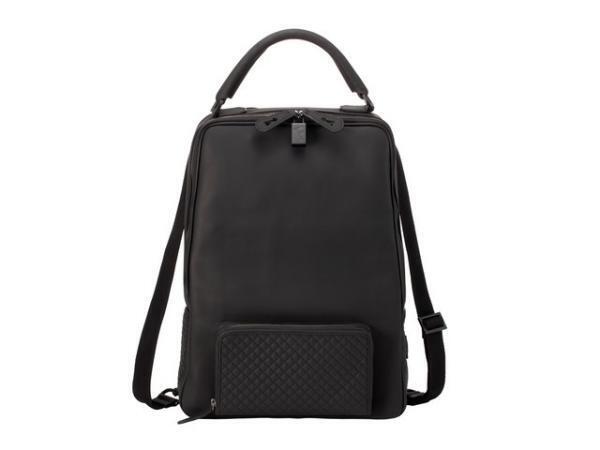 フルラ青山本店にメンズコレクションの専門フロアが誕生