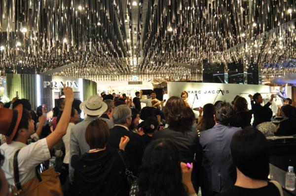 新宿伊勢丹閉店後にJAZZイベントで大盛り上がり！トレメン駆けつける