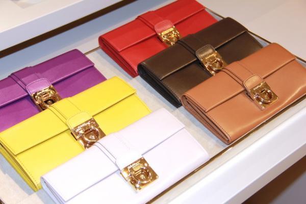 フェラガモ、新バッグ“フィアンマ”を新宿伊勢丹で発売