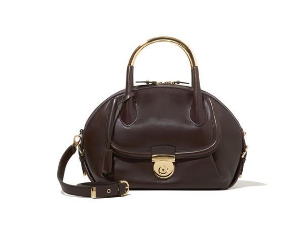 フェラガモ、新バッグ“フィアンマ”を新宿伊勢丹で発売