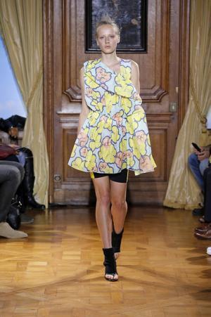 ヴィクター＆ロルフのスポーツフェミニン【15SSウィメンズ】