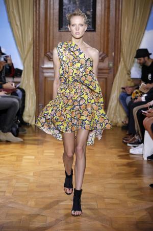 ヴィクター＆ロルフのスポーツフェミニン【15SSウィメンズ】