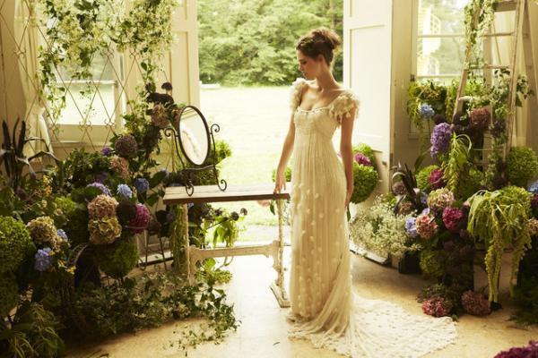 表参道にウエディングドレスショップ「ミラーミラー」オープン。オースティンスカーレットなど日本初上陸