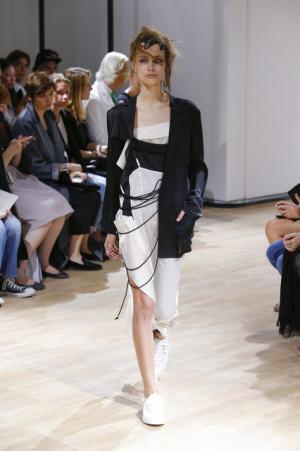 自らのタブーに挑戦するヨウジヤマモトのエロス【15SSウィメンズ】