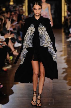 ステラマッカートニーは軽快なフェミニティー【15SSウィメンズ】