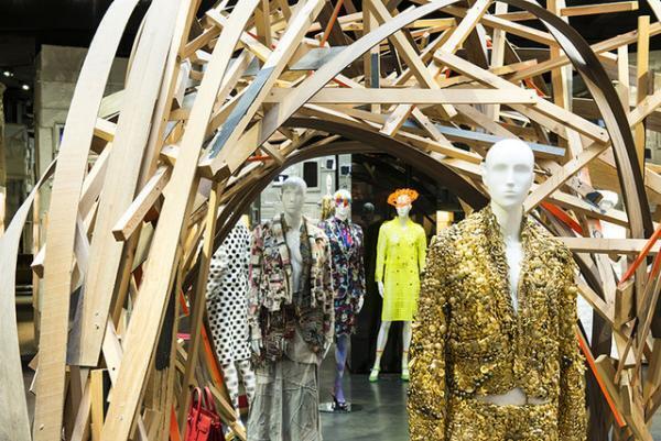 パリ・レクレルールでアンリアレイジ展開催。オーナーが大きな期待