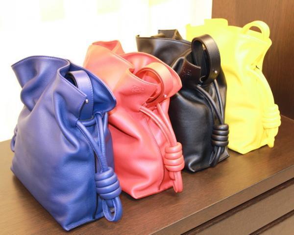 ロエベ、ジョナサン・アンダーソンのカプセルコレクションを伊勢丹先行発売。人気バッグ新色登場