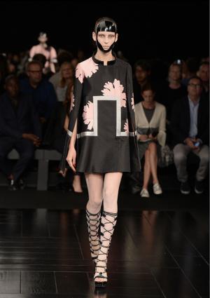 芸者・桜・鎧…マックイーン流ジャポニズム【15SSウィメンズ】