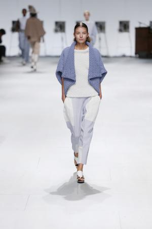 線から面へ。新クチュールを作ったイッセイミヤケ【15SSウィメンズ】