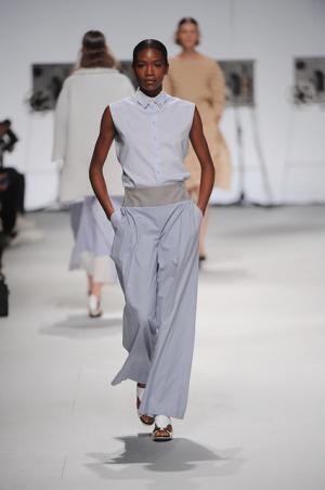 線から面へ。新クチュールを作ったイッセイミヤケ【15SSウィメンズ】