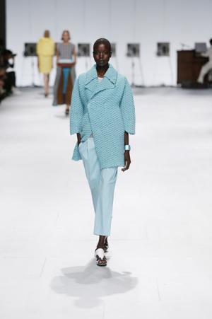 線から面へ。新クチュールを作ったイッセイミヤケ【15SSウィメンズ】